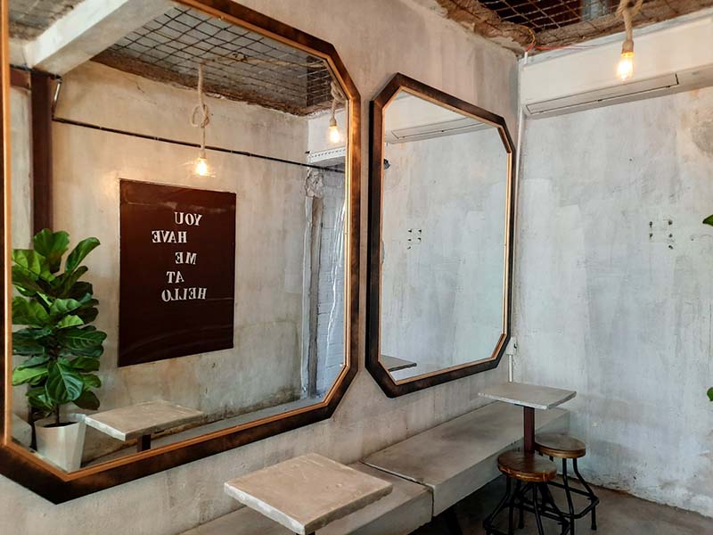 Thiết kế không gian quán theo phong cách vintage cổ điển pha trộn với nét trẻ trung, hiện đại