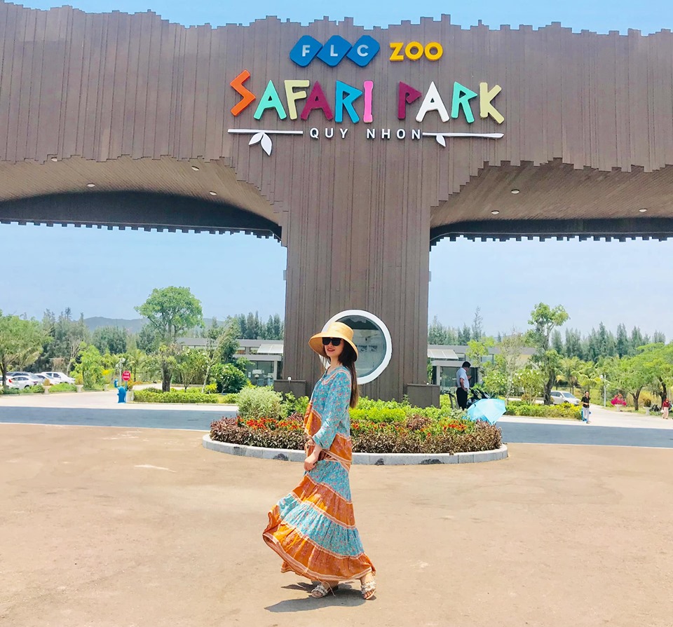 Check-in trước cổng Safari Park Quy Nhơn
