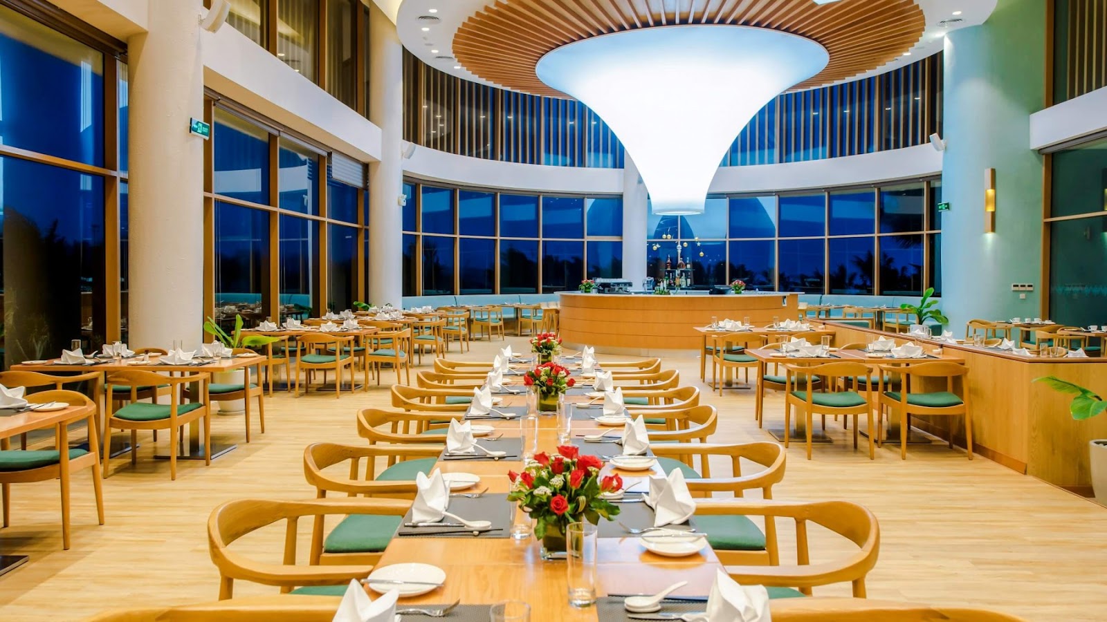 Nhà hàng phục vụ nhiều món ăn đẳng cấp cao