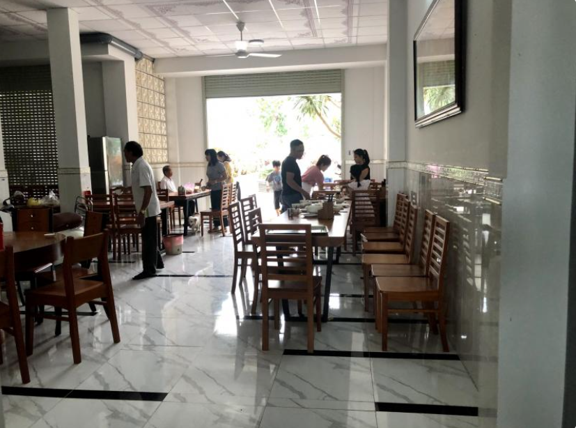 Không gian quán sạch sẽ, ấm cúng