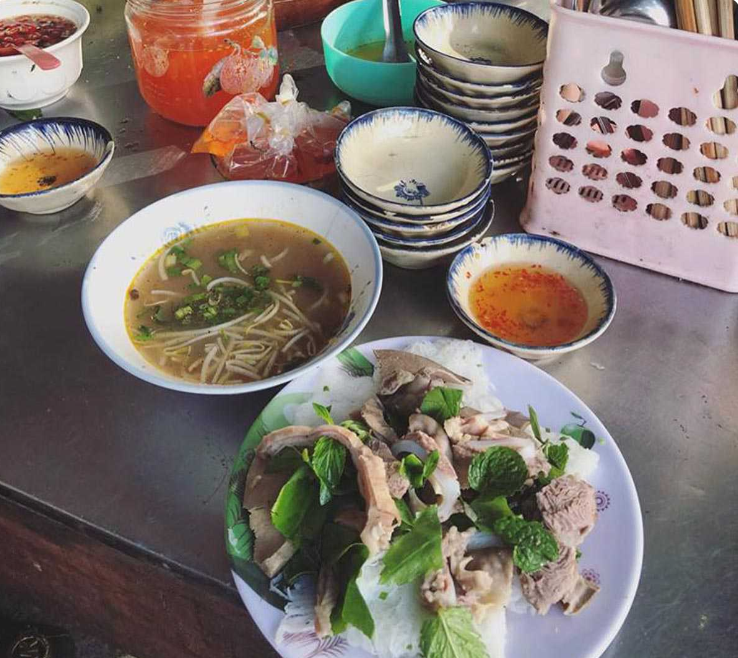 Bánh hỏi cháo lòng cô Giúp