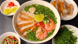 Bánh canh chả cá, tôm cực bắt mắt và hấp dẫn