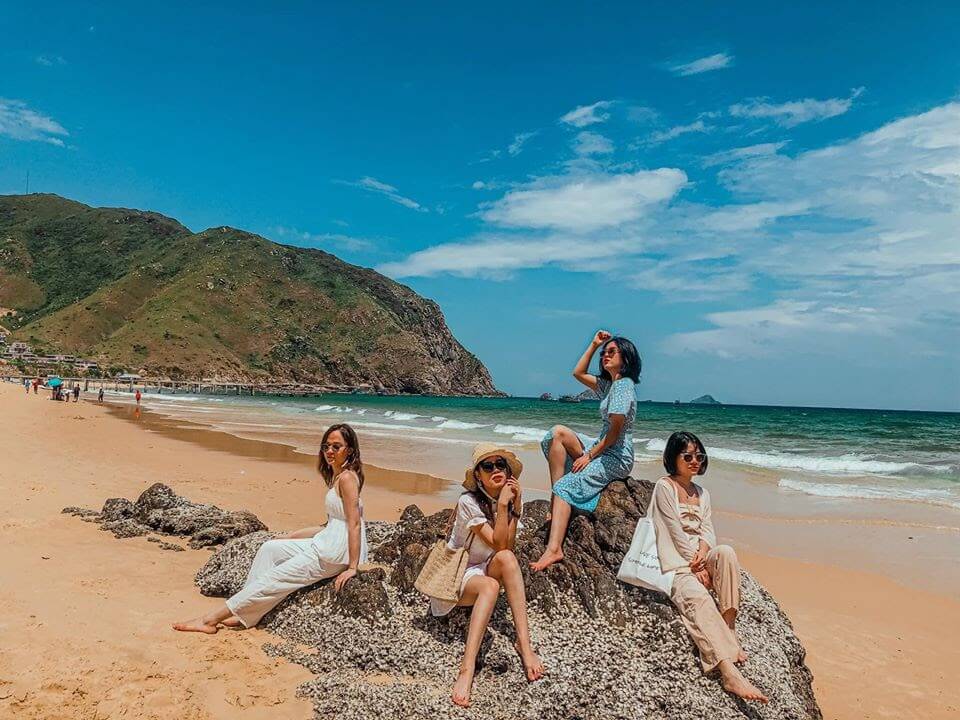 Bãi Dứa Quy Nhon là địa điểm thích hợp để tham quan trong ngày