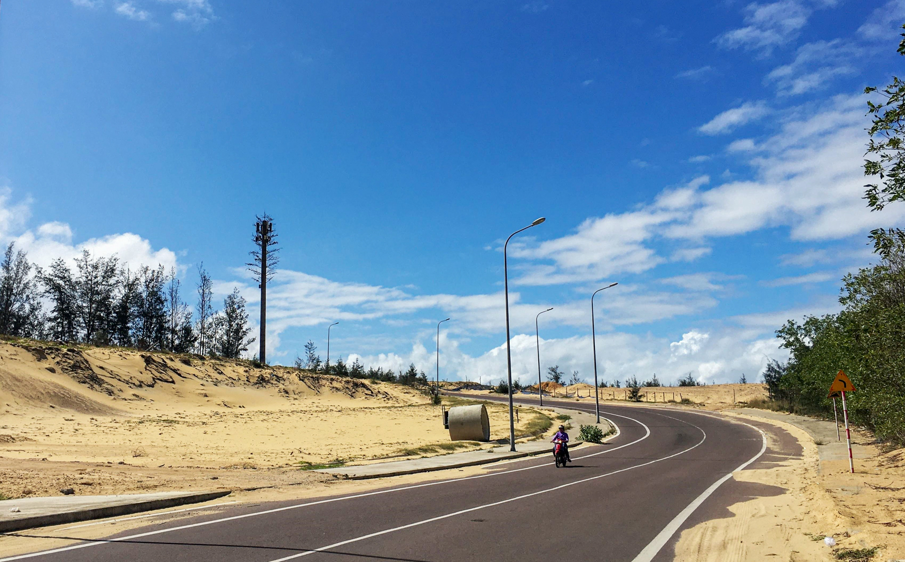 Du khách có nhiều lựa chọn để đến Trứng khu du lịch Ghềnh Ráng