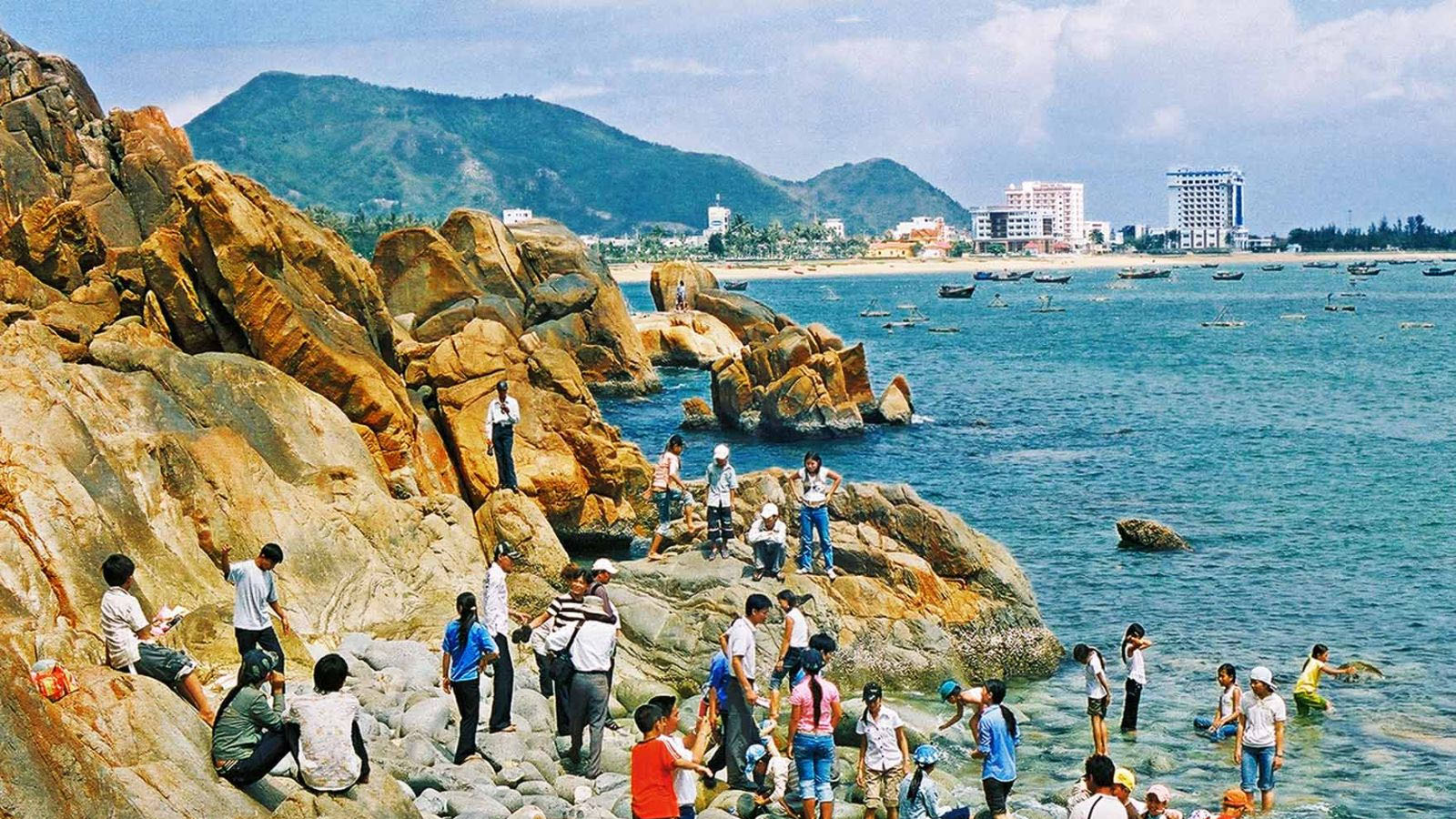 Bãi Trứng là nơi lý tưởng để bạn thư giãn và tắm biển