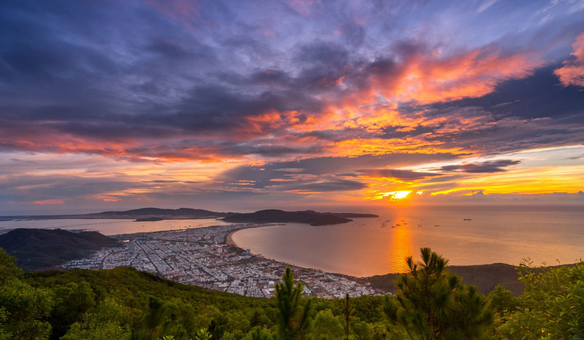 Hoàng hôn trên bãi đáp du lịch Ghềnh Ráng