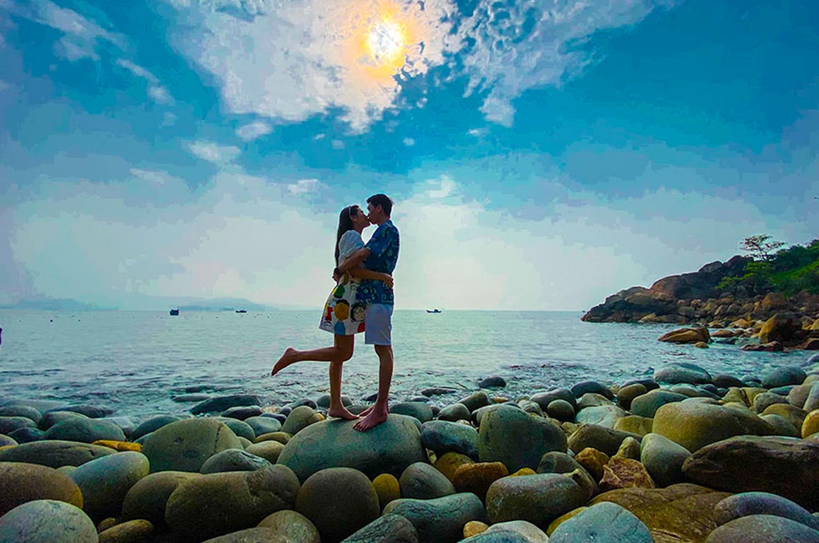 Tìm một vị trí cao để chụp toàn cảnh bãi trứng