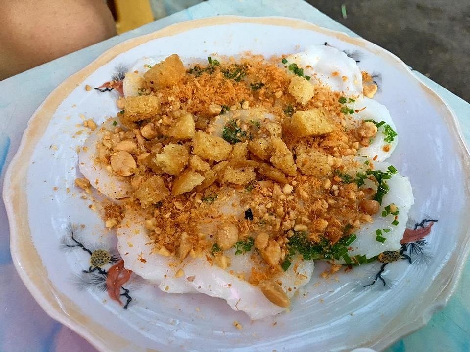 Dĩa bánh bèo nóng hổi, ngập nhân 