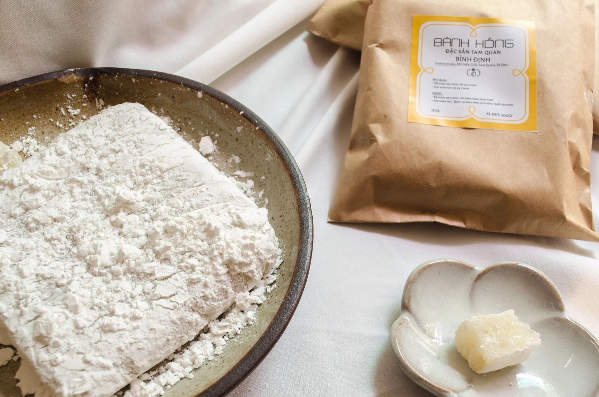 Giá bánh hồng thường dao động từ 30.000 VNĐ đến 45.000 VNĐ/gói