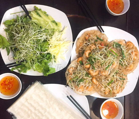 Bánh xèo tại Quán ông Hùng mang hương vị riêng, nhân hải sản tươi ngon