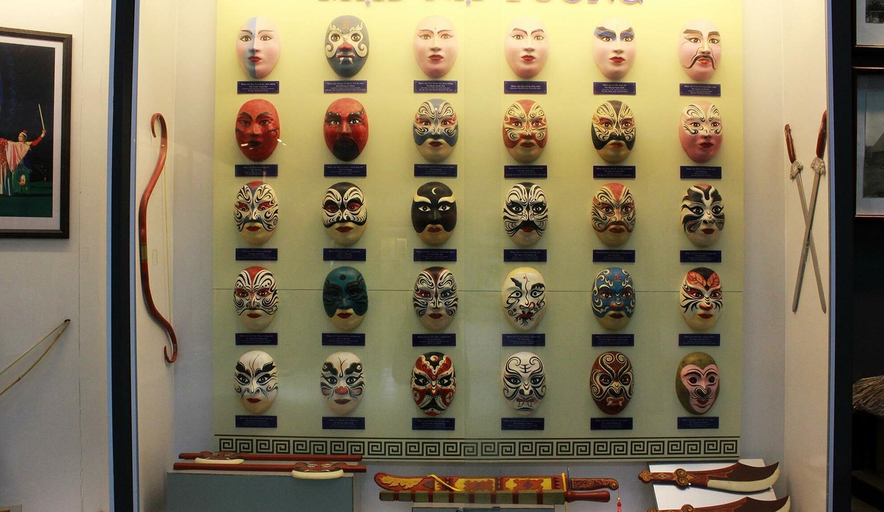 Du khách sẽ có thể tìm hiểu về các công cụ tôn giáo, trang phục và dụng cụ cụ thể