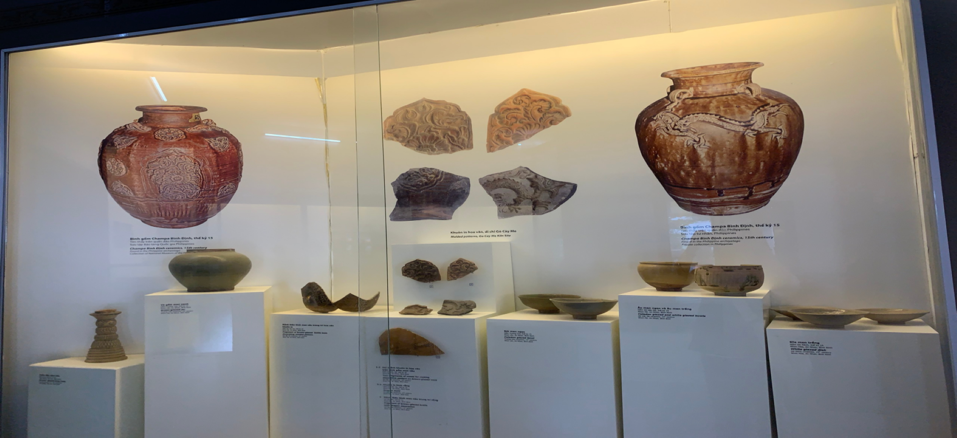 Các hiện vật cổ cũng được trưng bày tại đây rất cẩn thận