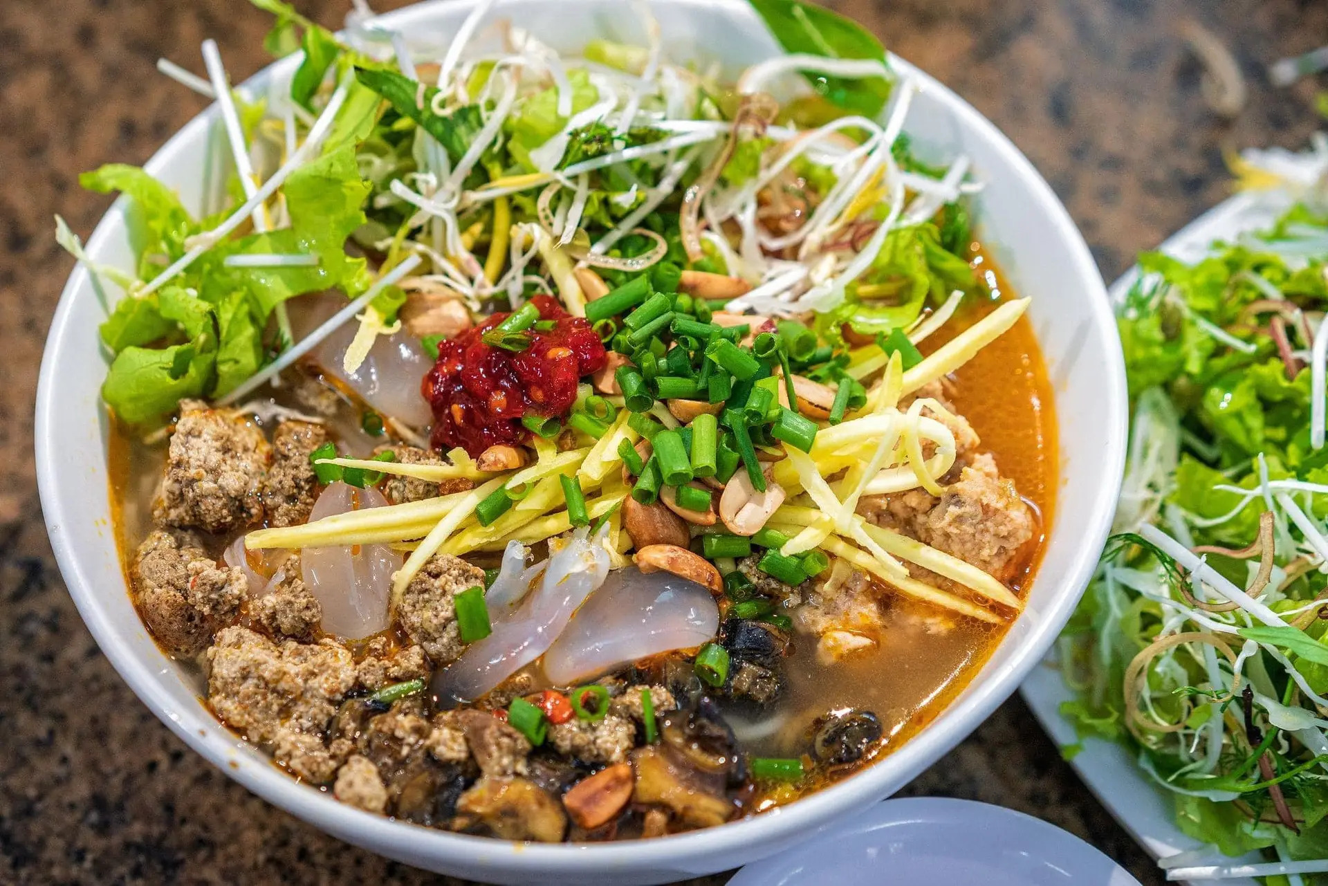 Tô bún rạm Quy Nhơn đầy đặn, hấp dẫn