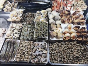 Chợ Khu 2 mở cửa từ 15h00 đến 19h00 hàng ngày