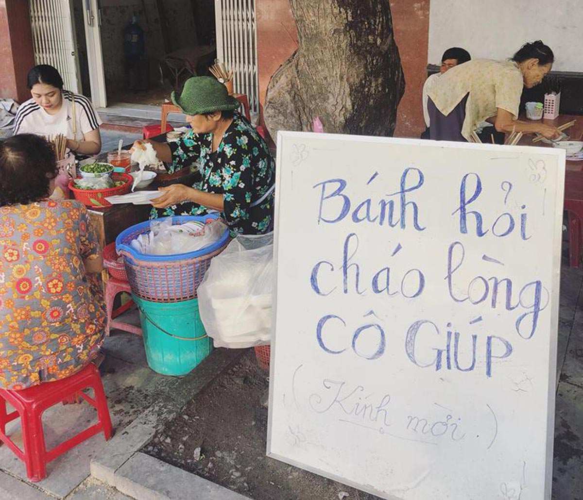 Quán vỉa hè nhưng sạch sẽ, chất lượng