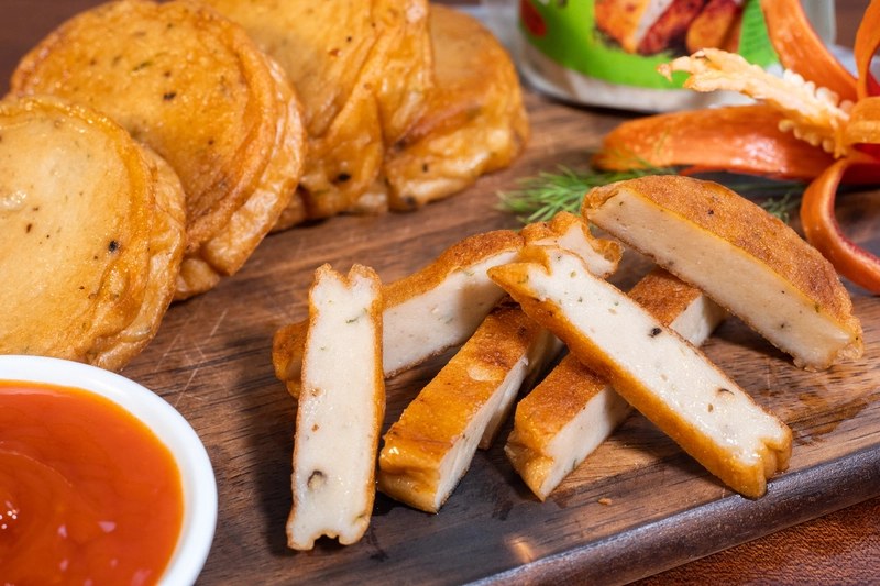 Chả cá là đặc sản Quy Nhơn Bình Định làm quà để thưởng thức hương vị biển cả ngay tại nhà