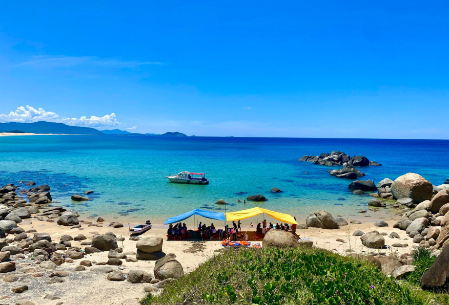 Bãi biển Đề Gi là điểm đến lý tưởng của du khách