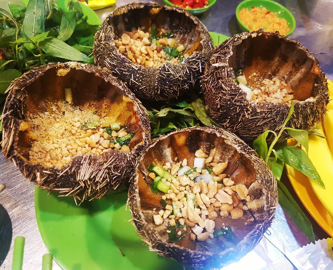 Nhum biển nướng mỡ hành thơm ngon, béo ngậy