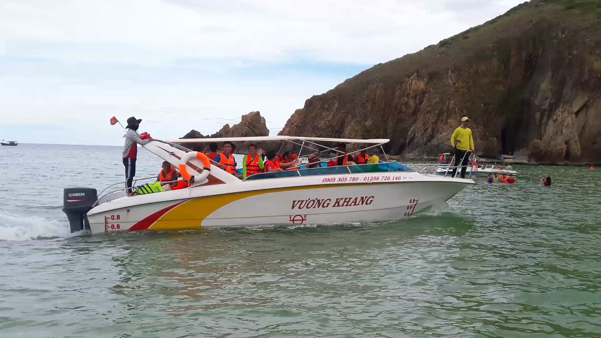 Cano là phương tiện nhanh nhất để đến Kỳ Co - Eo Gió