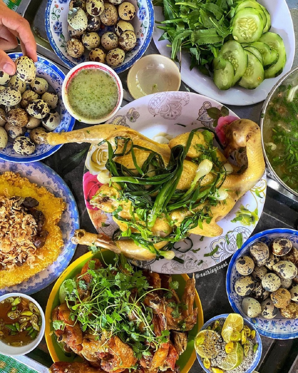 Gà chỉ Quy Nhơn được chế biến kỹ lưỡng, thịt gà thơm ngon, giòn mềm và gia vị thấm đẫm