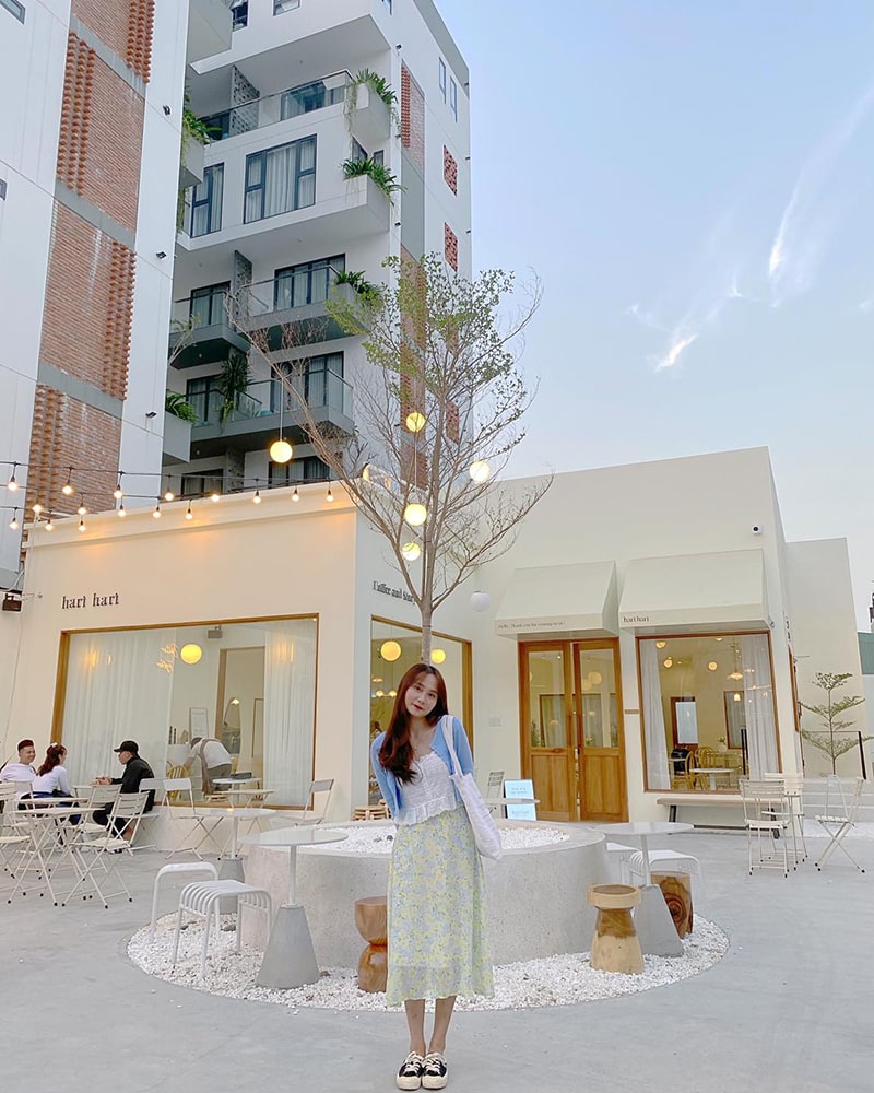 Quán có không gian rộng rãi, thoáng đãng, là địa điểm lý tưởng để sống ảo