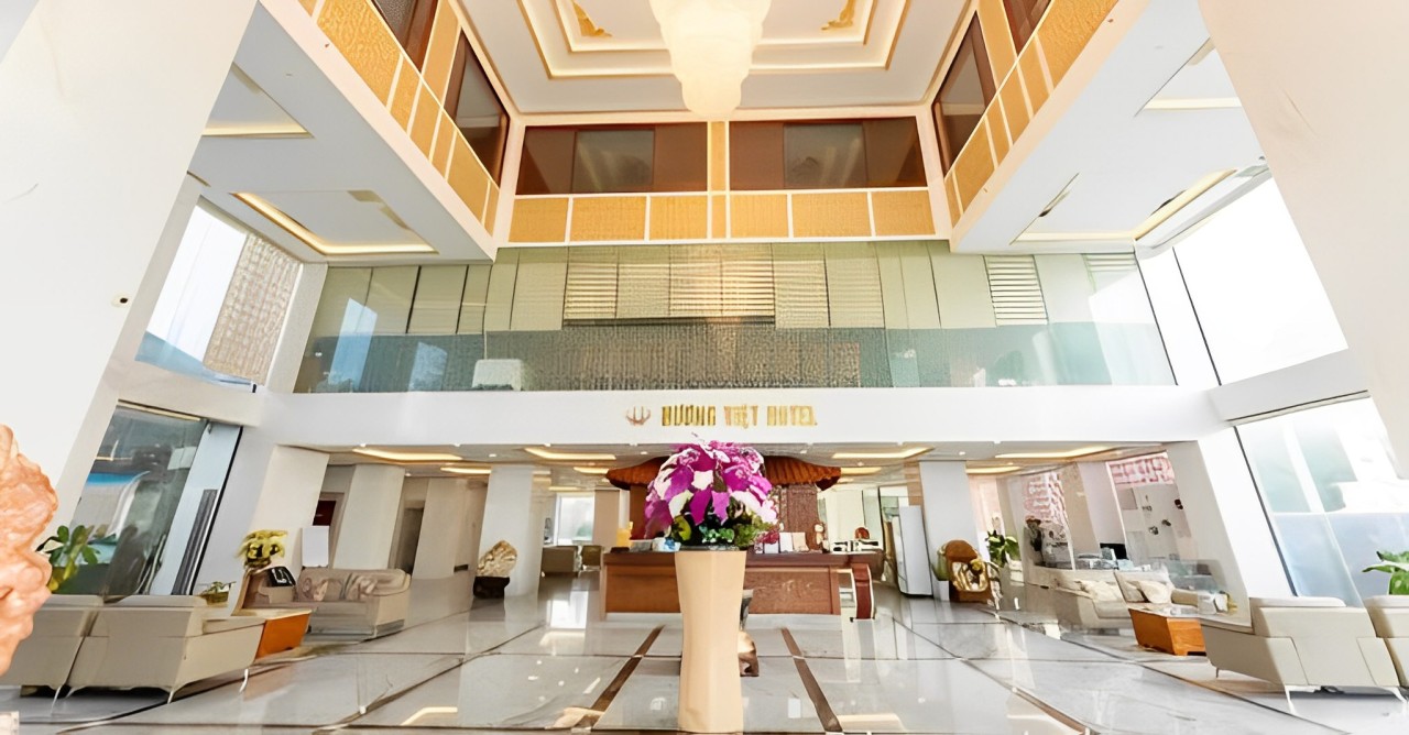 Sảnh chờ khách sạn Hương Việt sang trọng, hiện đại
