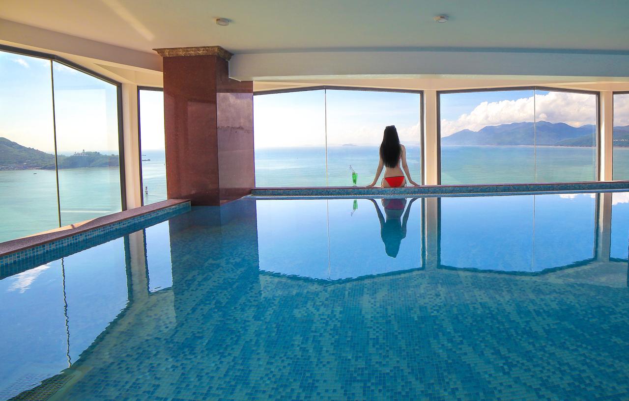 Hồ bơi rộng rãi, view đẹp