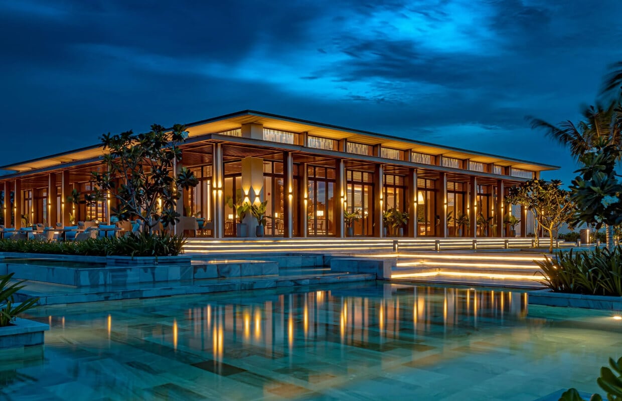 Bạn có thể tham khảo đánh giá qua các ứng dụng đặt khách sạn trực tuyến