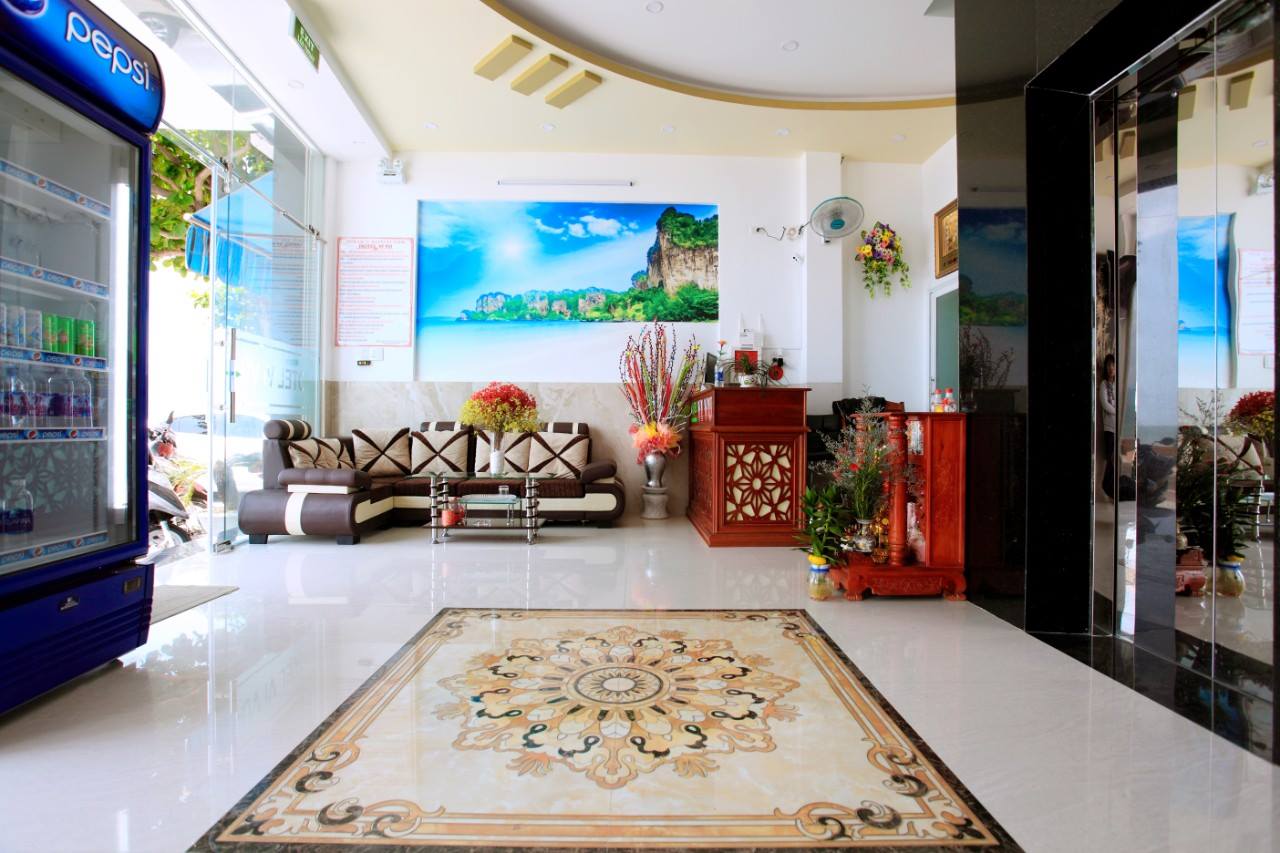 Sảnh nhận phòng khách sạn Vi Vu Quy Nhơn rộng rãi