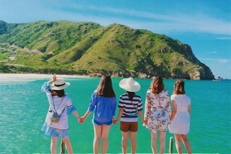 Bạn nên chuẩn bị trang phục gọn nhẹ để dễ dàng tham gia các trò chơi