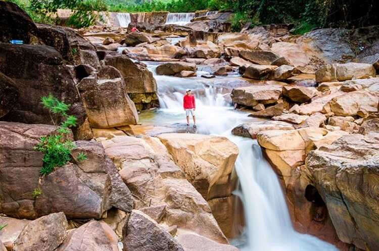 Thác cá bay nổi tiếng ở Hầm Hô