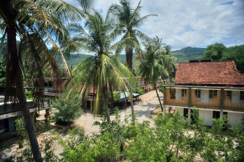 Đoạn đường đến đây không quá khó khăn nhưng cũng cần lưu ý cẩn thận qua các khúc cua xung quanh co và có độ dốc