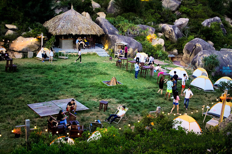 Khu du lịch Trung Lương nằm giữa 2 quả đồi cùng view hướng biển tạo nên khung cảnh tuyệt đẹp