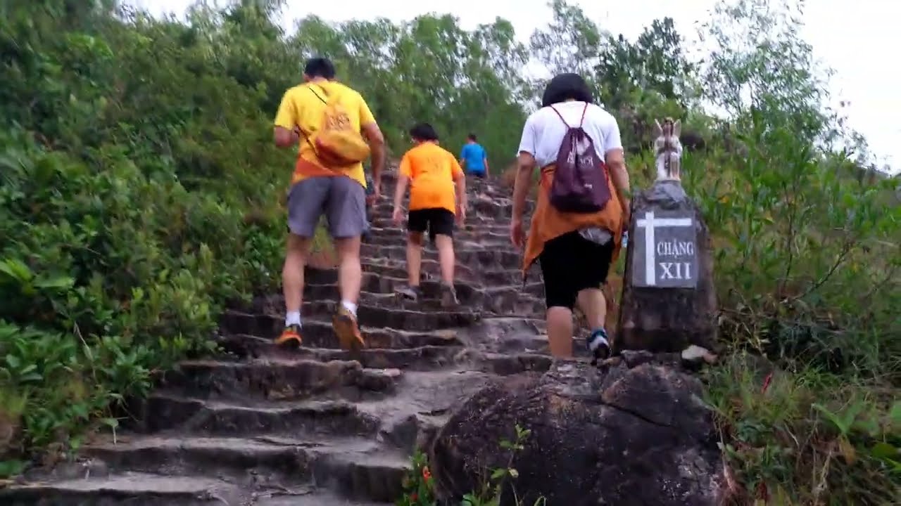 Có 2 cung đường để di chuyển lên núi Xuân Sơn