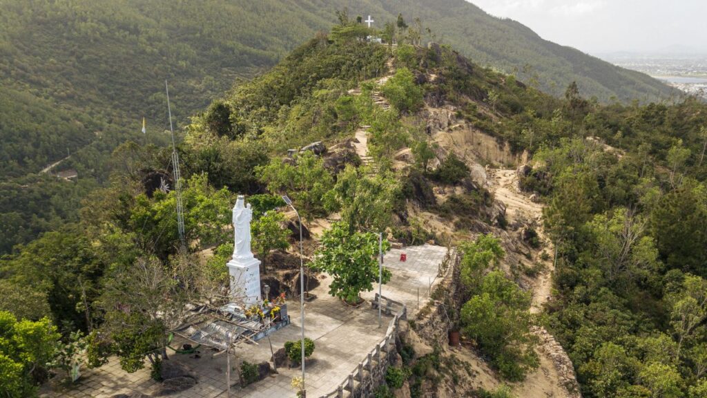 Núi Xuân Vân: Điểm ngắm bình minh siêu đẹp không nên bỏ qua khi du lịch Quy Nhơn