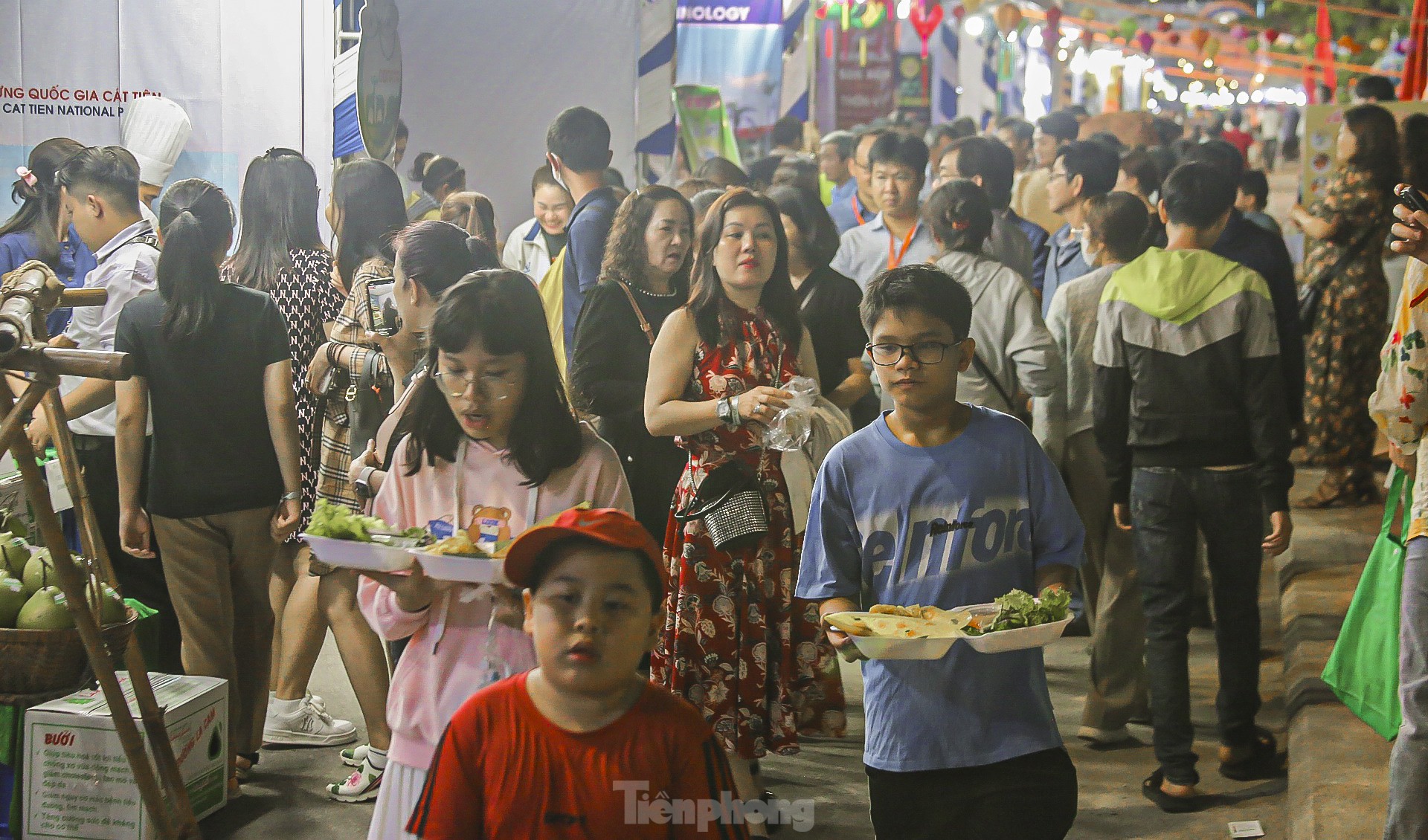 Đồ ăn tại phố ẩm thực Bạch Đằng đa số đều rẻ