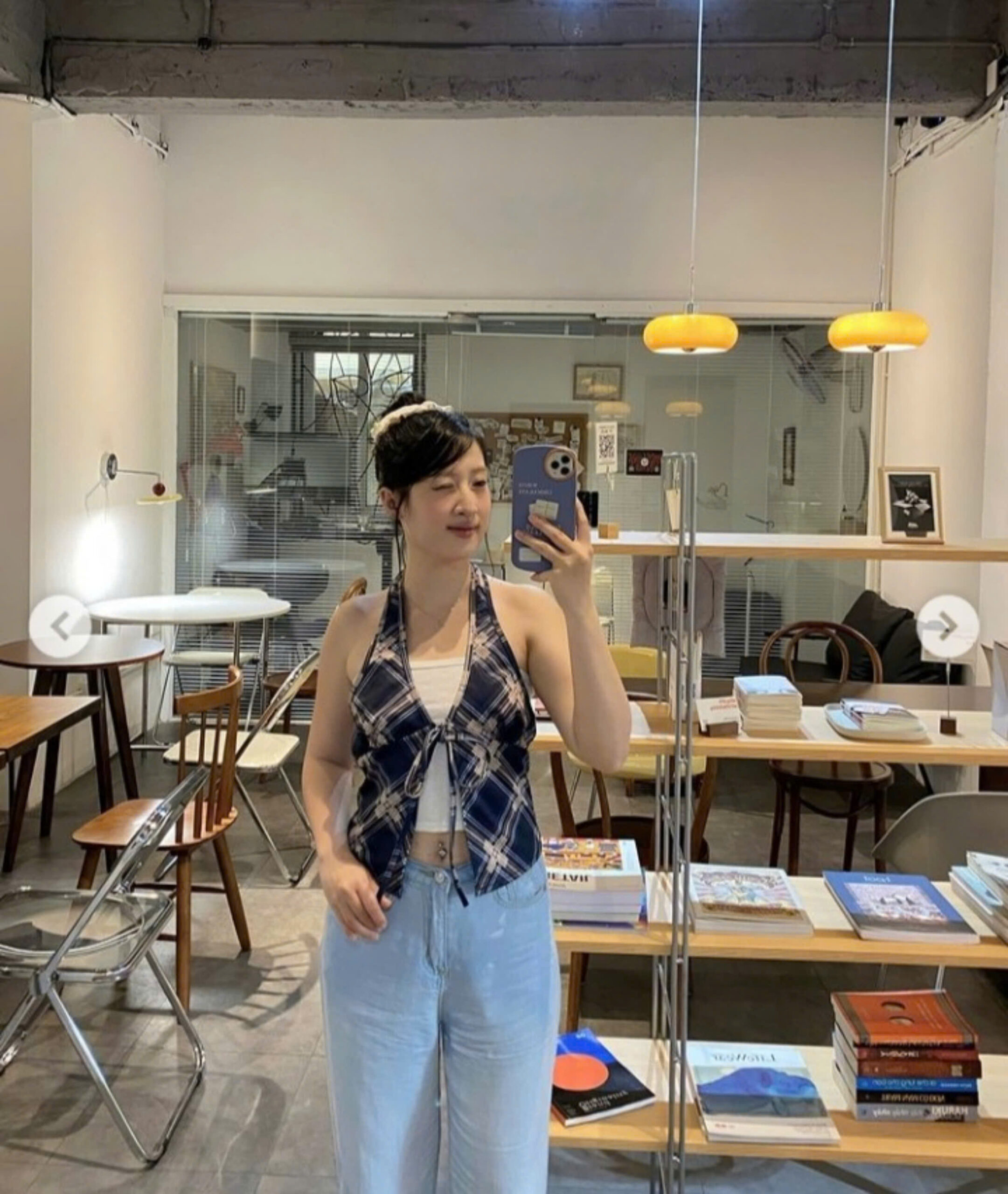 Chụp ảnh ở trước gương (Nguồn: ngocdiemstagram)