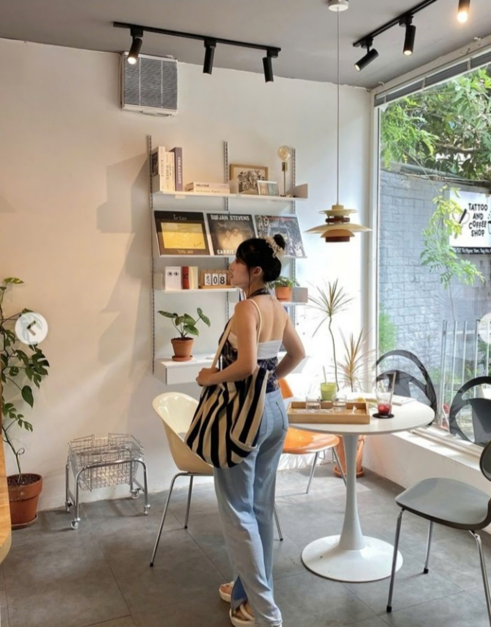 Chụp ảnh bắt góc tự nhiên khi đang đi lại (Nguồn: ngocdiemstagram)