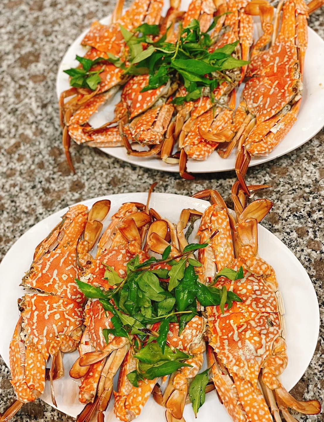 Cua hấp bia rau thơm nổi danh tại nhà hàng hải sản Dương Râu