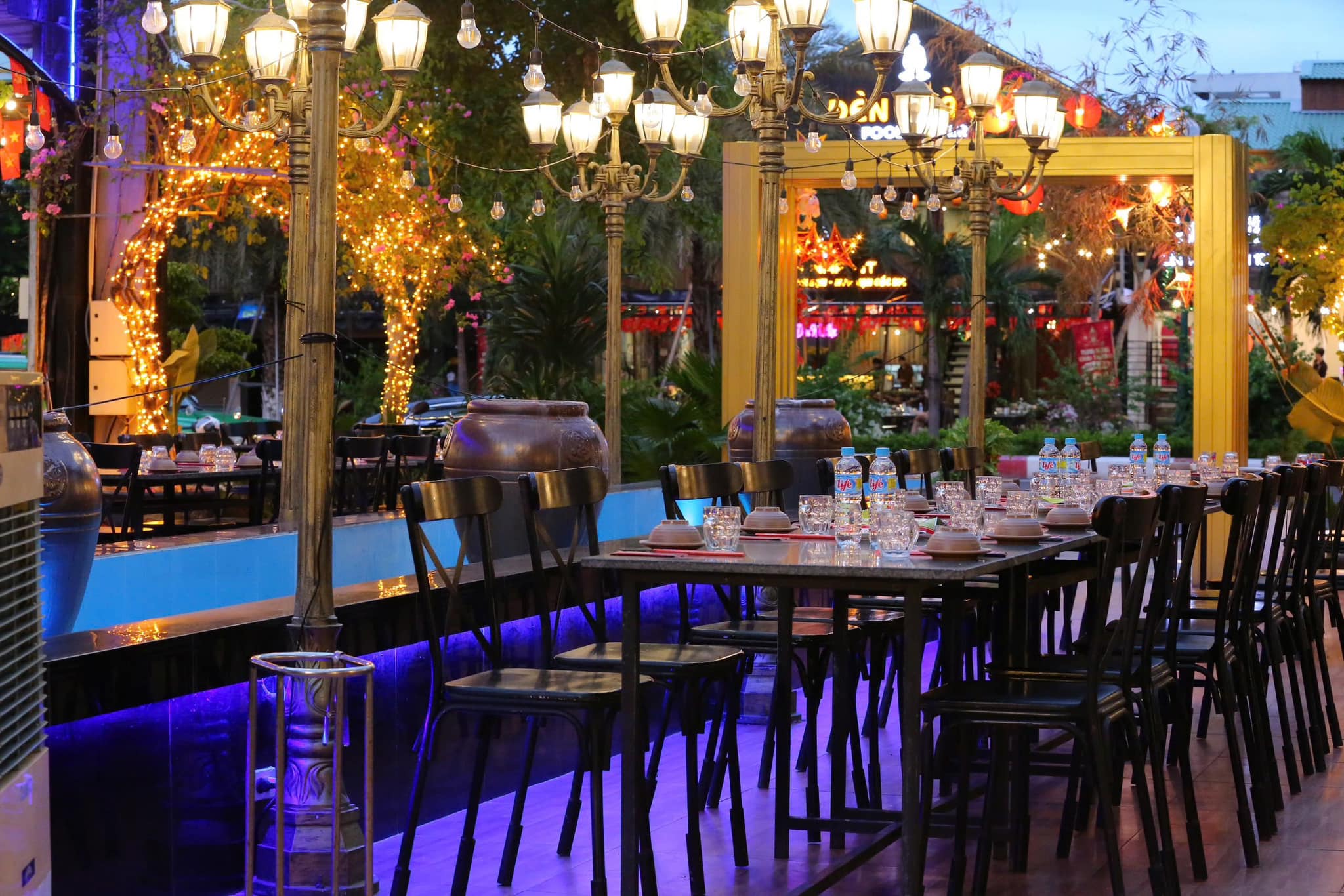 Không gian quán rộng rãi, thoáng mát