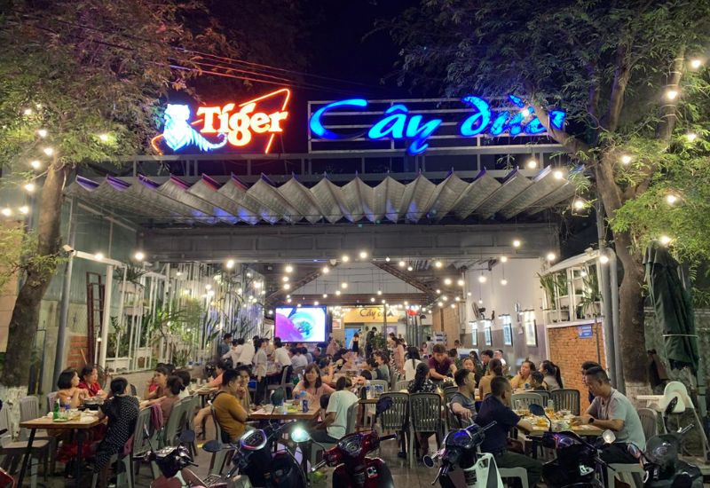 Nhà hàng hải sản Cây Dừa sở hữu không gian rộng rãi, thoáng đãng