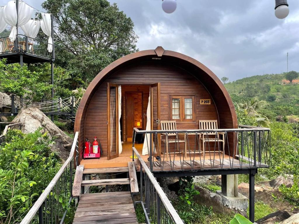 Long Hill Bãi Xép Resort & Spa có vị trí thuận lợi gần biển, không gian yên tĩnh