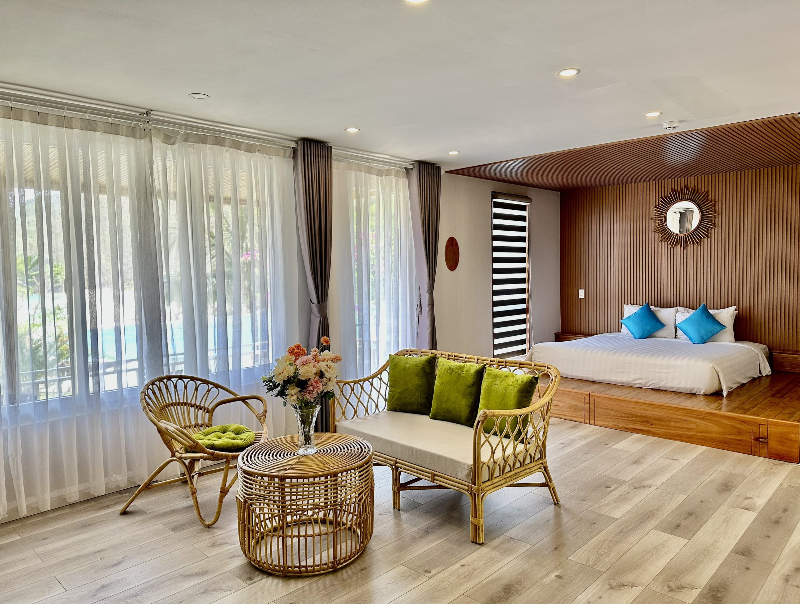 Đây là một trong số resort đẹp tại Quy Nhơn có vị trí gần biển