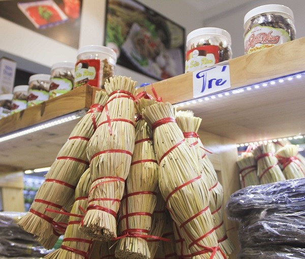 Bạn có thể lựa chọn Đặc sản xứ Nẫu Thuý Trinh để mua tré về làm quà