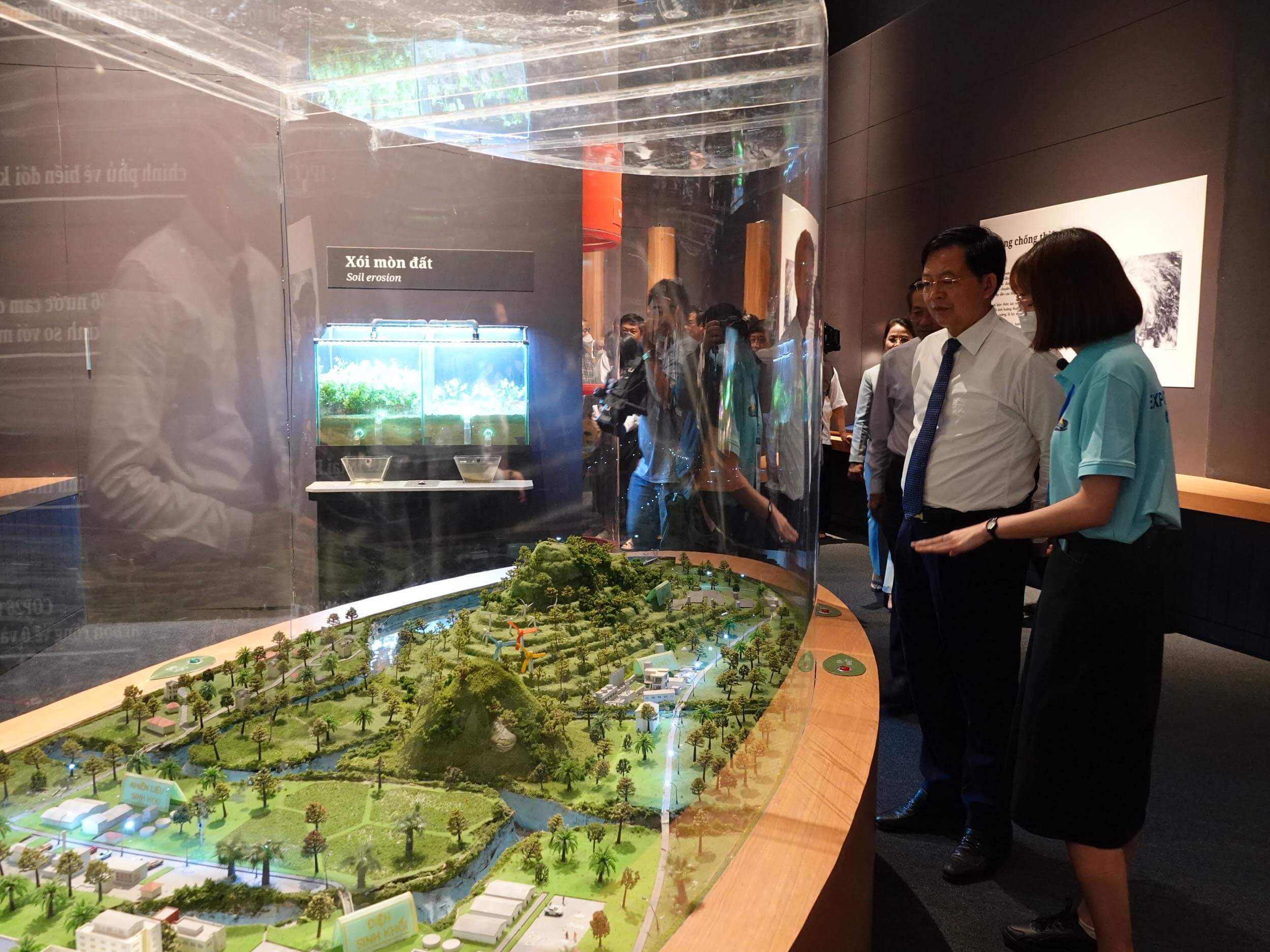 Phòng Trái đất và tài nguyên thiên nhiên giúp mọi người nâng cao nhận thức về việc bảo vệ, sử dụng tài nguyên môi trường